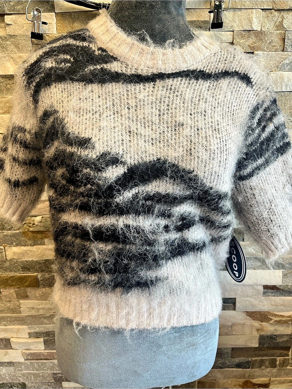 Scoop Women's Animal Print Sweater Medium NWT